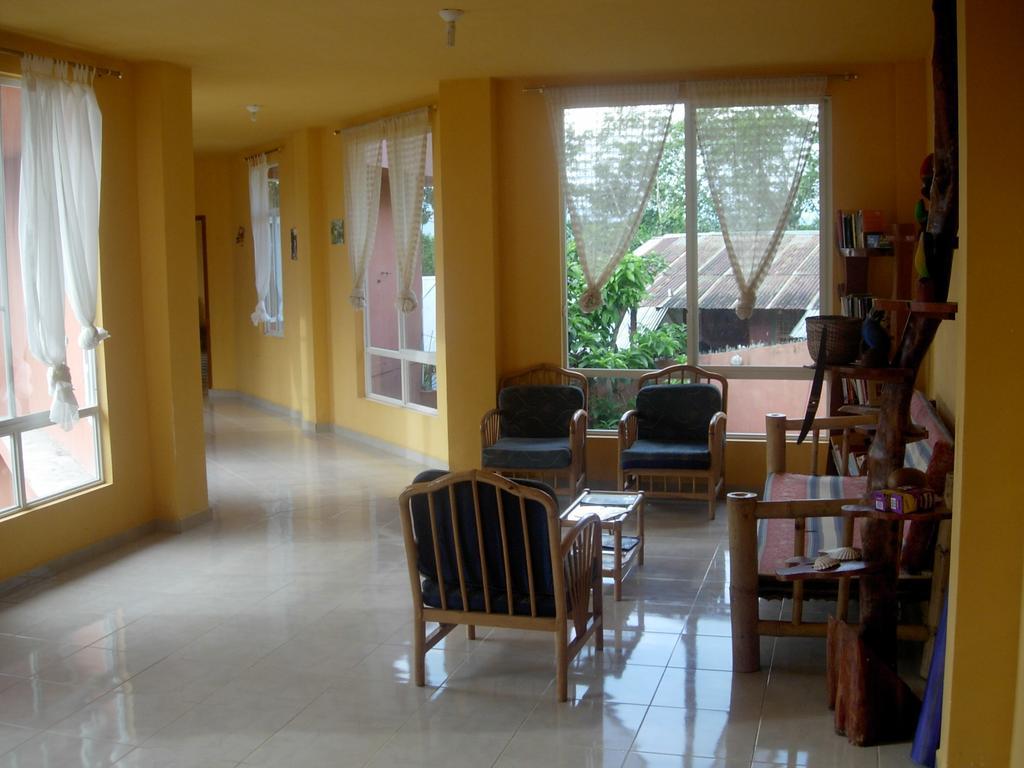 Hostal Tena Naui Exterior photo