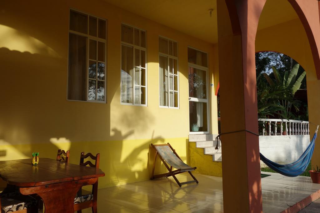 Hostal Tena Naui Exterior photo