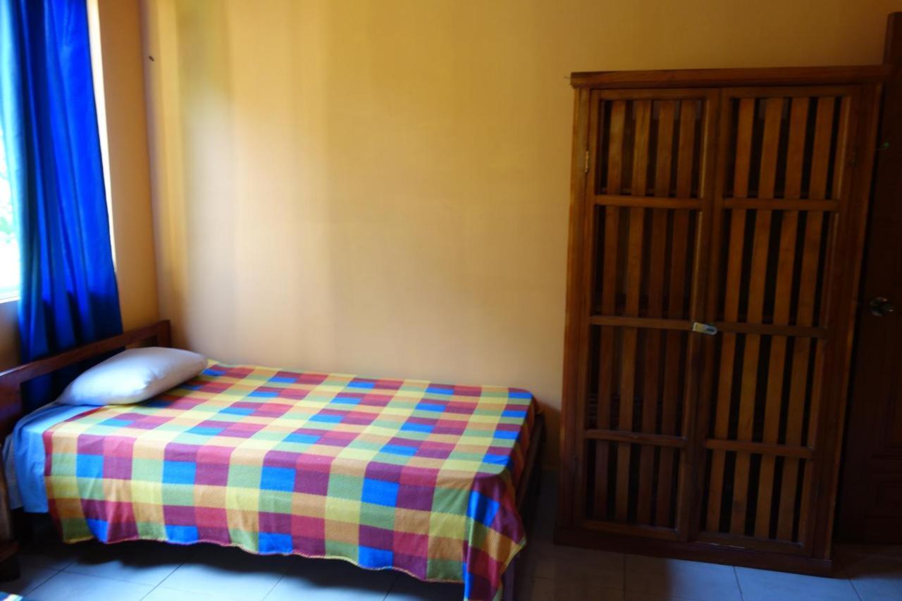 Hostal Tena Naui Exterior photo