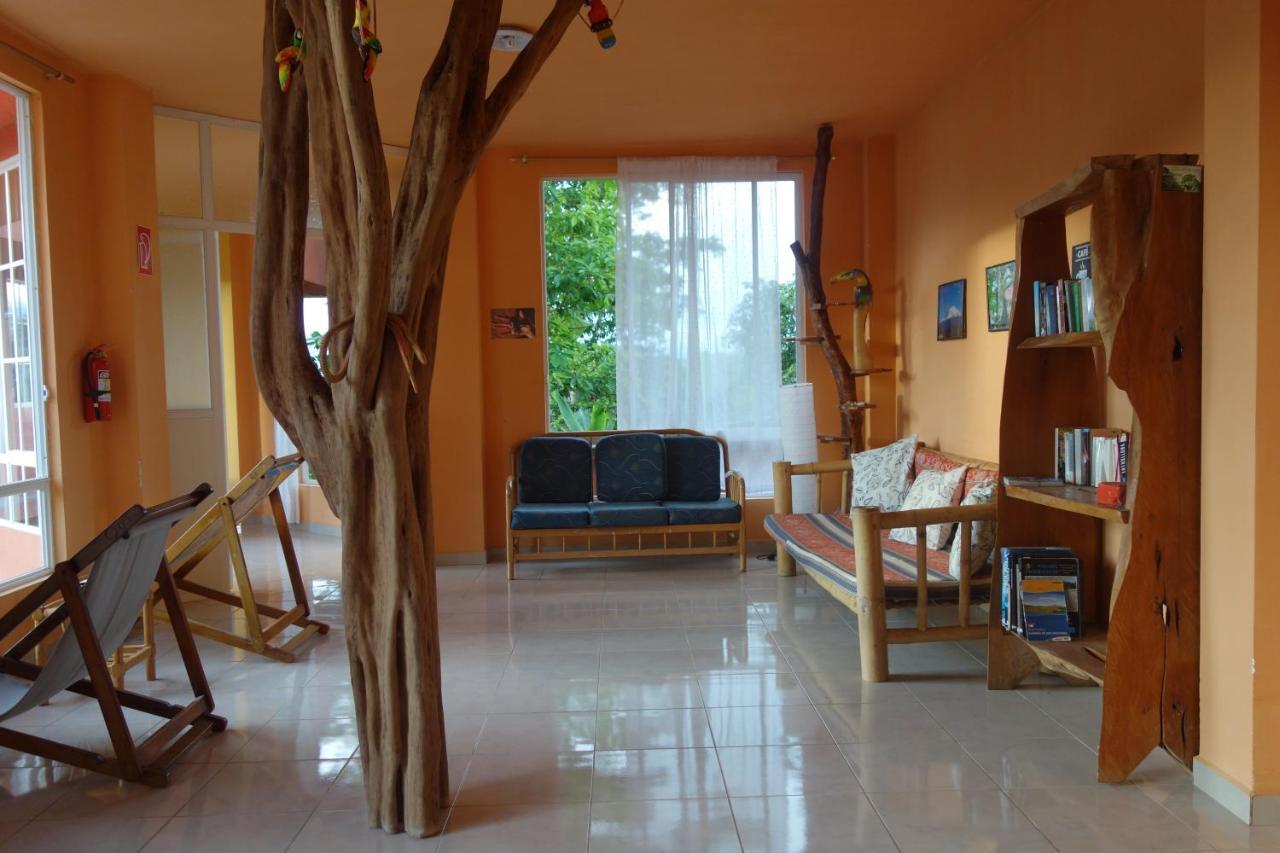 Hostal Tena Naui Exterior photo