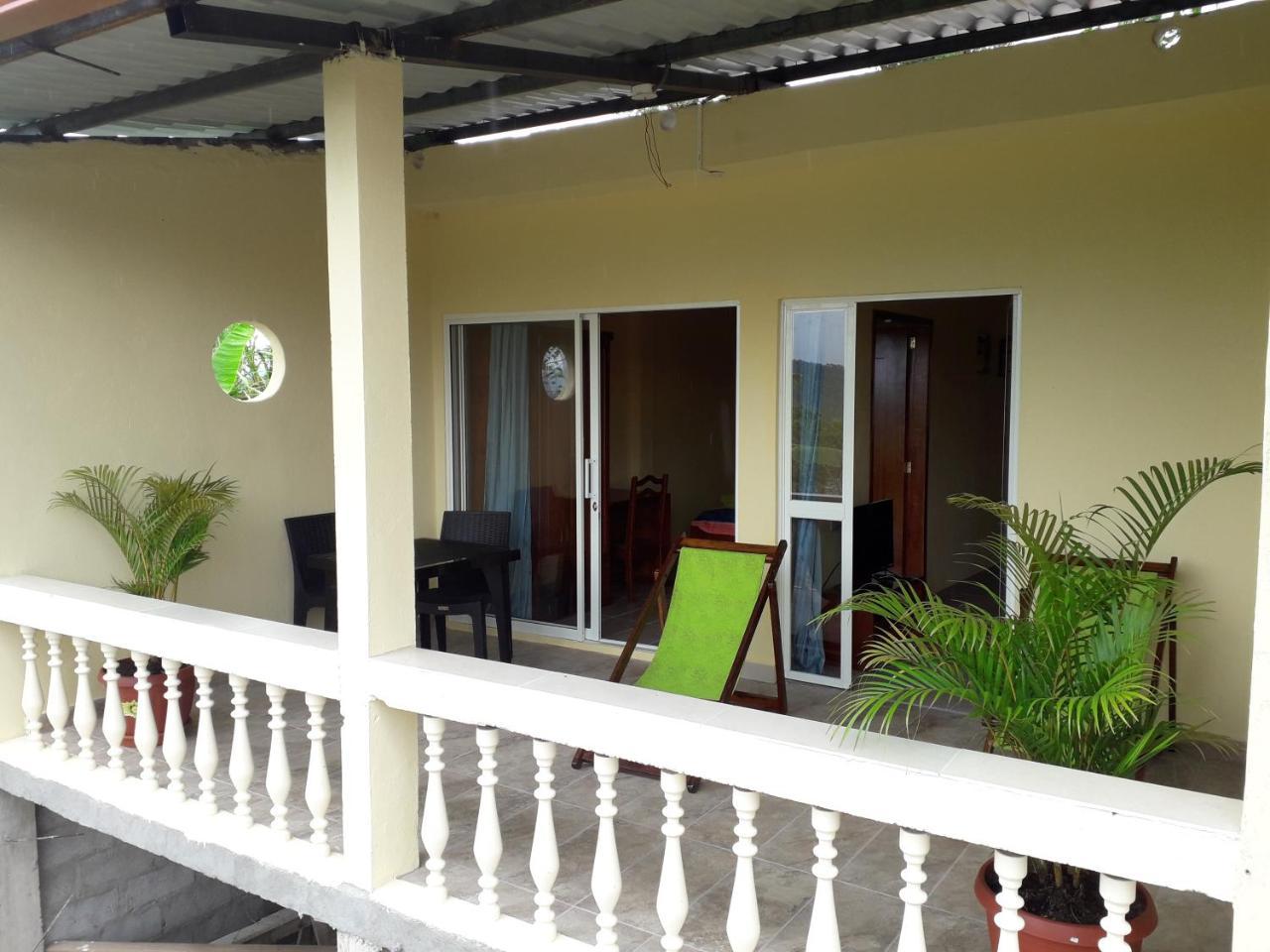 Hostal Tena Naui Exterior photo
